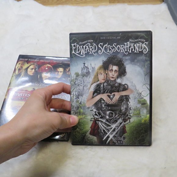 Johnny Depp DVD bundle Edward Scissorhands and Pirates of the Caribbean - Picture 2 of 6